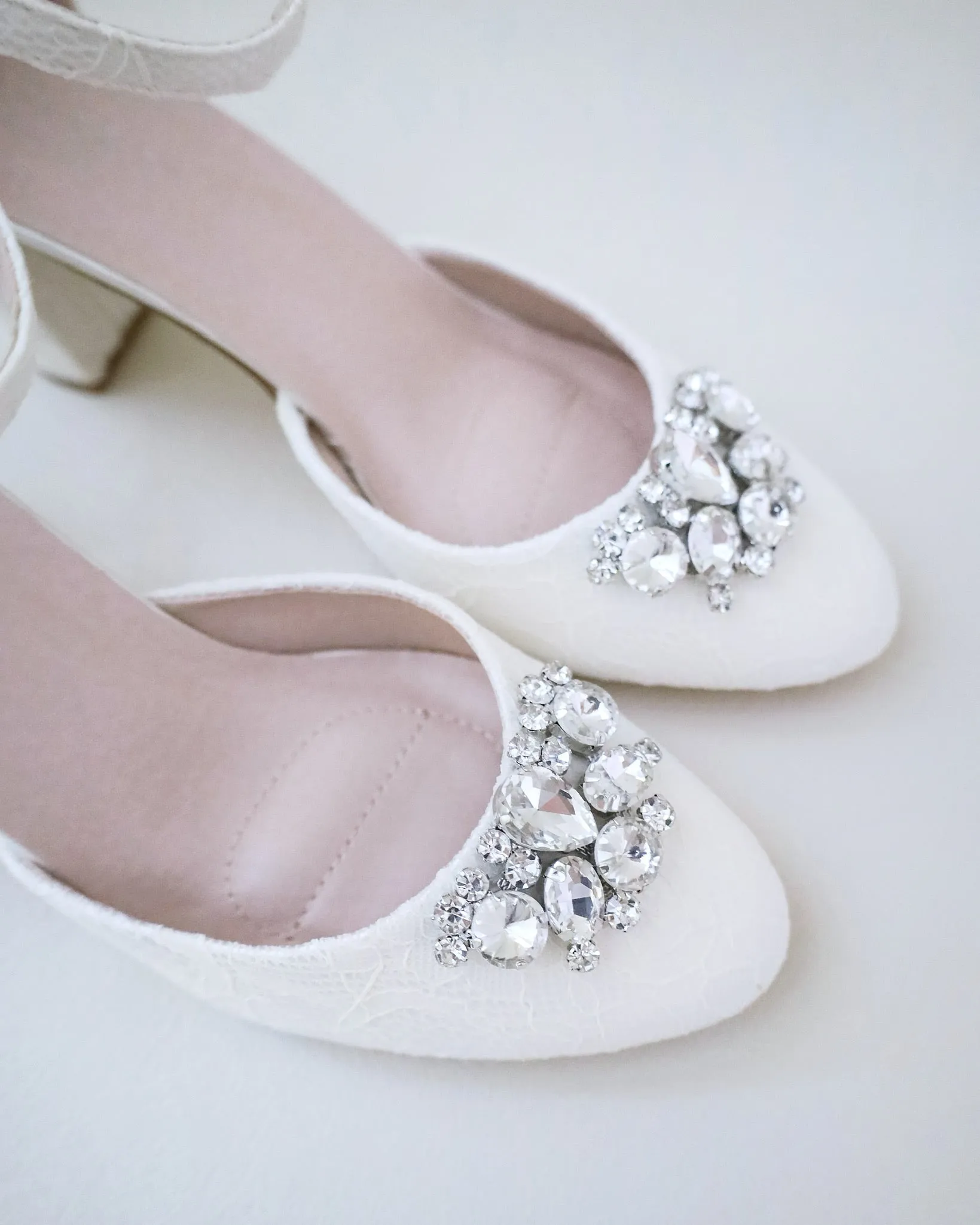 JOSKAA 2024 New Fashion High Heel Lace Block Heel with Dewdrop Brooch